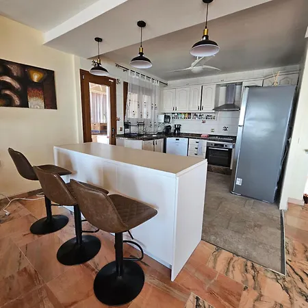 Sea View With Private Pool And Gardens 5 Bedrooms 빌라 푸엔히롤라